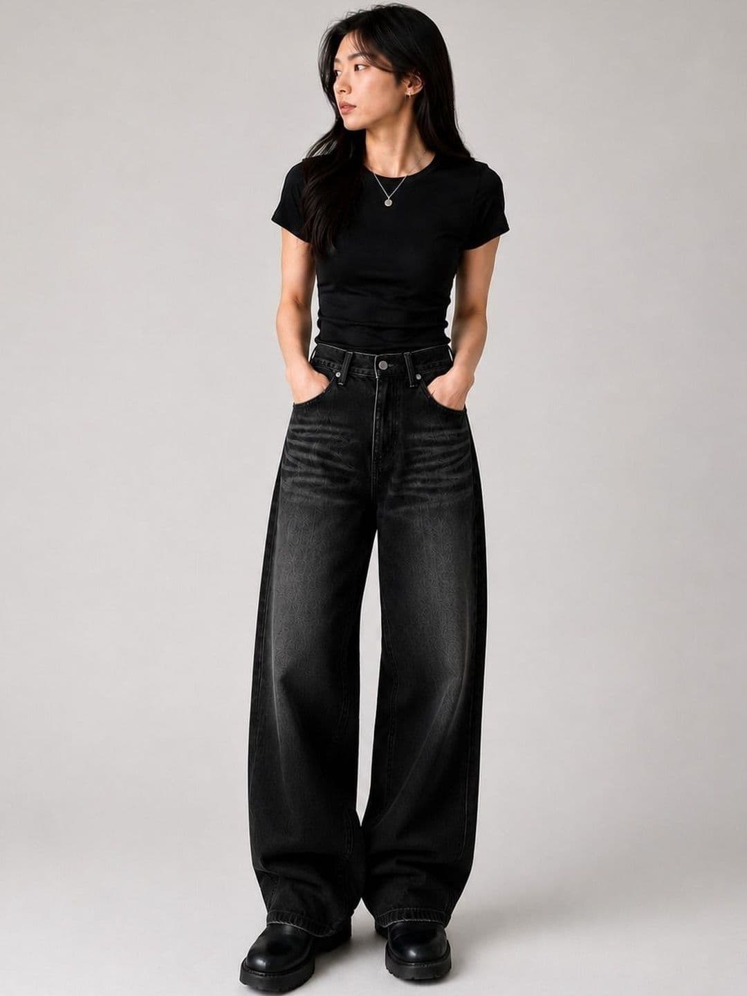 Line out line Women High-Rise Light Fade Jeans thumbnail 4