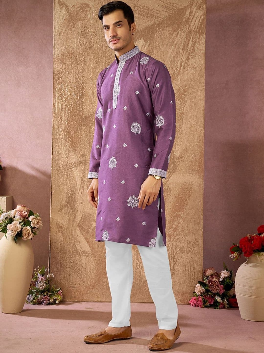 House of Pataudi Embroidered Cotton Mandarin Collar Knee Length Straight Kurta thumbnail 3
