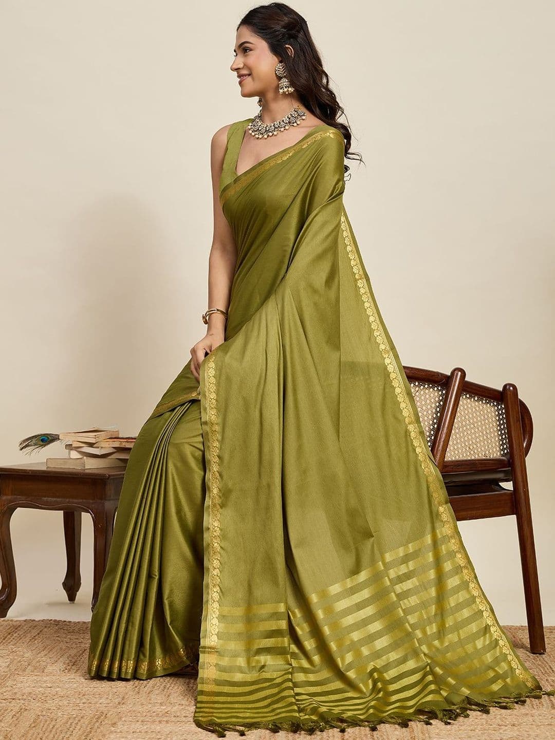VEDANT VASTRAM Woven Design Zari Art Silk Handloom Saree thumbnail 4