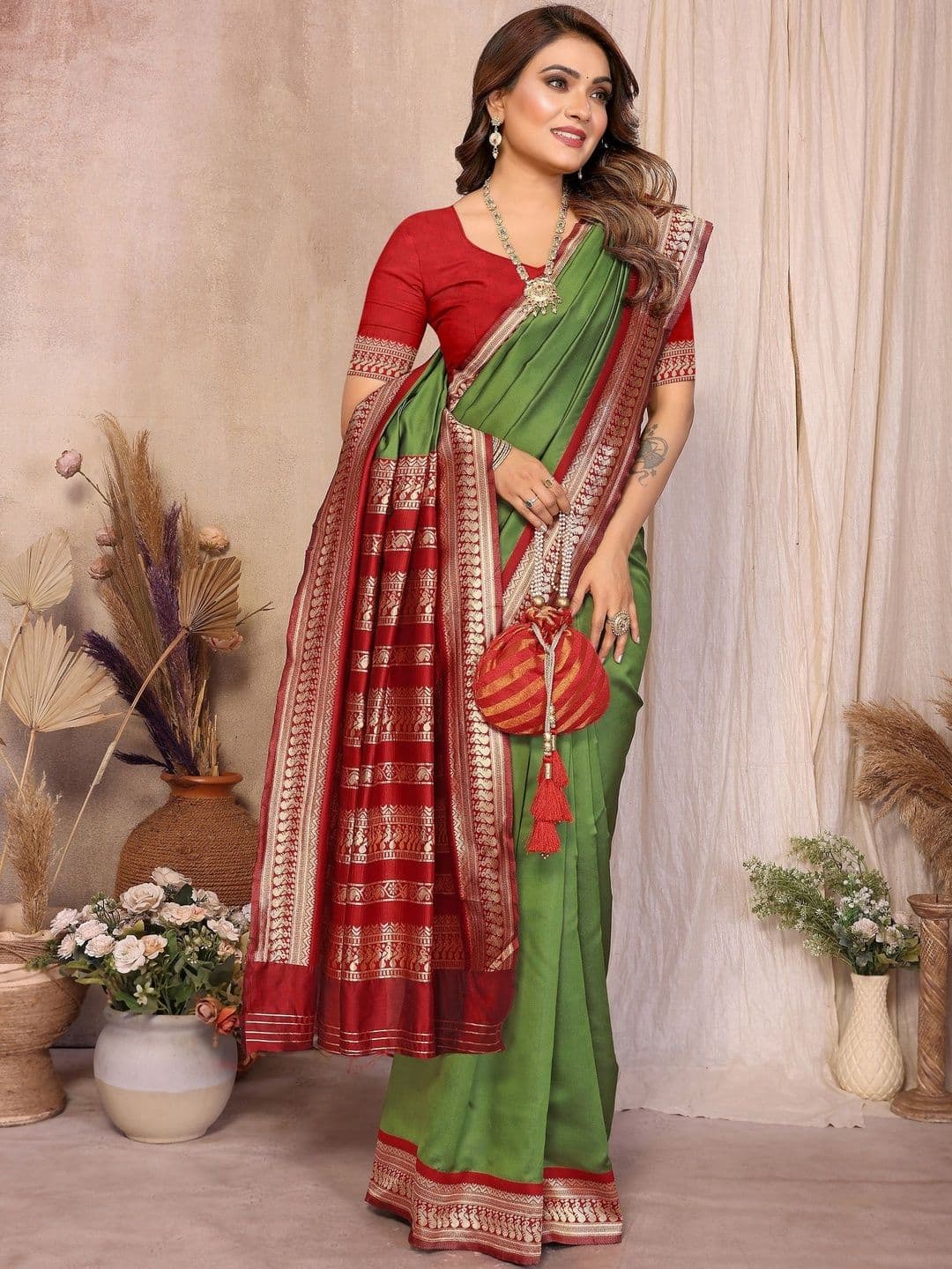 VEDANT VASTRAM Woven Design Zari Art Silk Handloom Banarasi Saree thumbnail 3