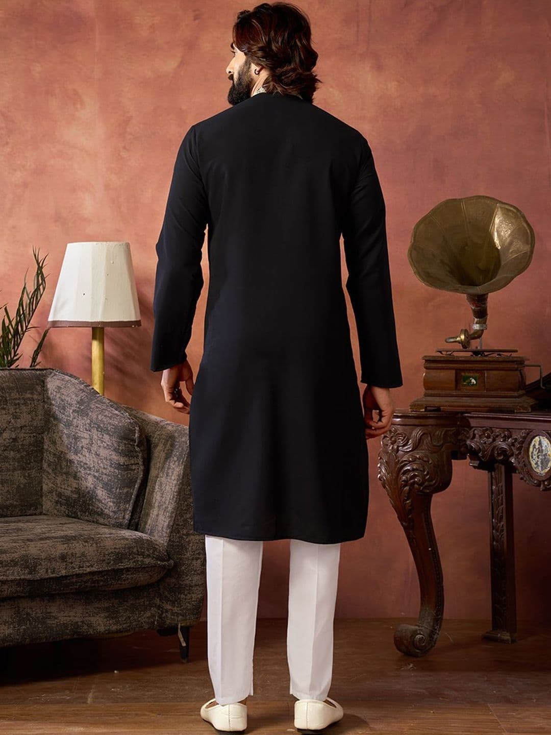 House of Pataudi Embroidered Cotton Mandarin Collar Knee Length Straight Kurtas thumbnail 4