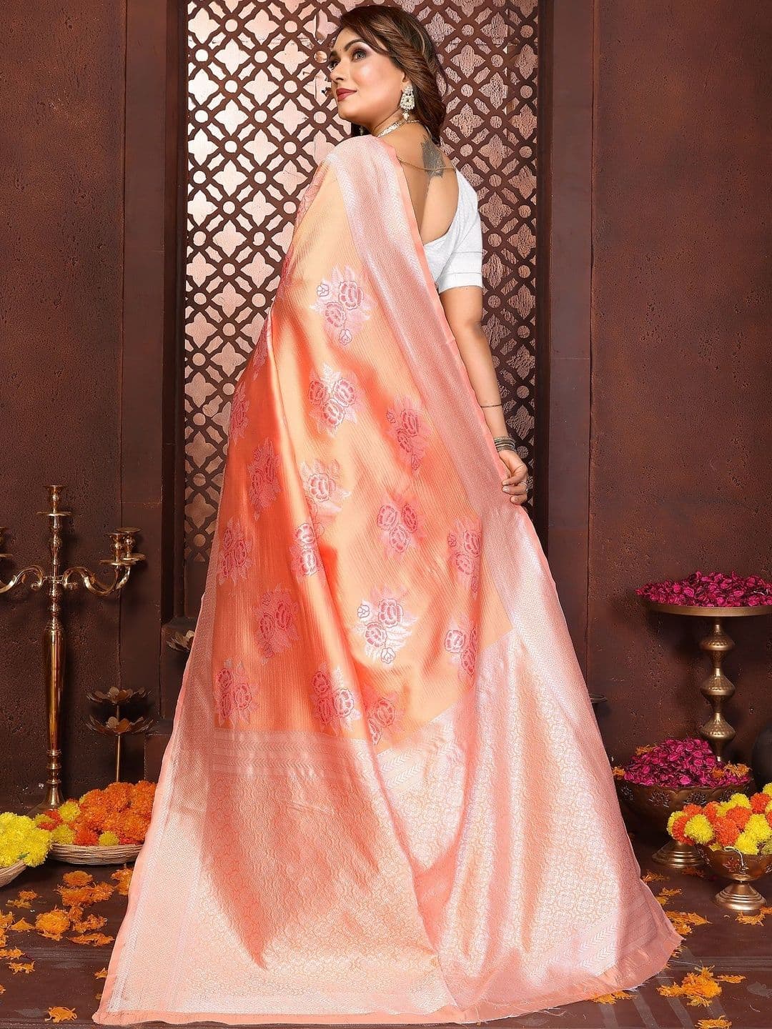 VEDANT VASTRAM Floral Art Silk Handloom Banarasi Saree thumbnail 6