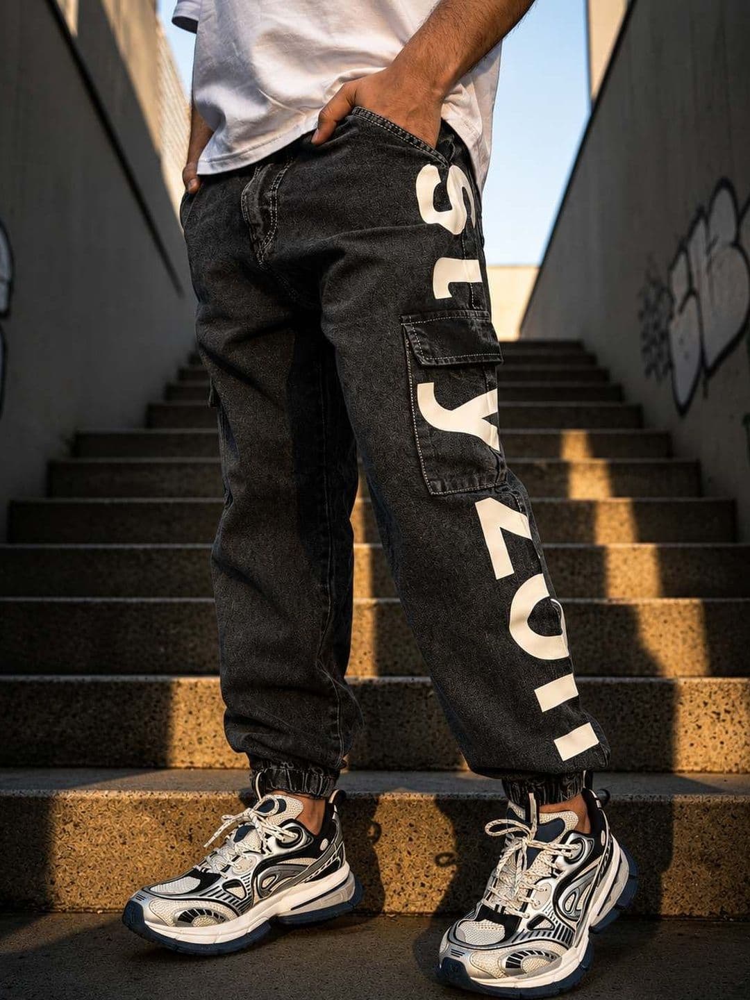 styzon Men Loose Jogger Mid-Rise Light Fade Jeans - view 1