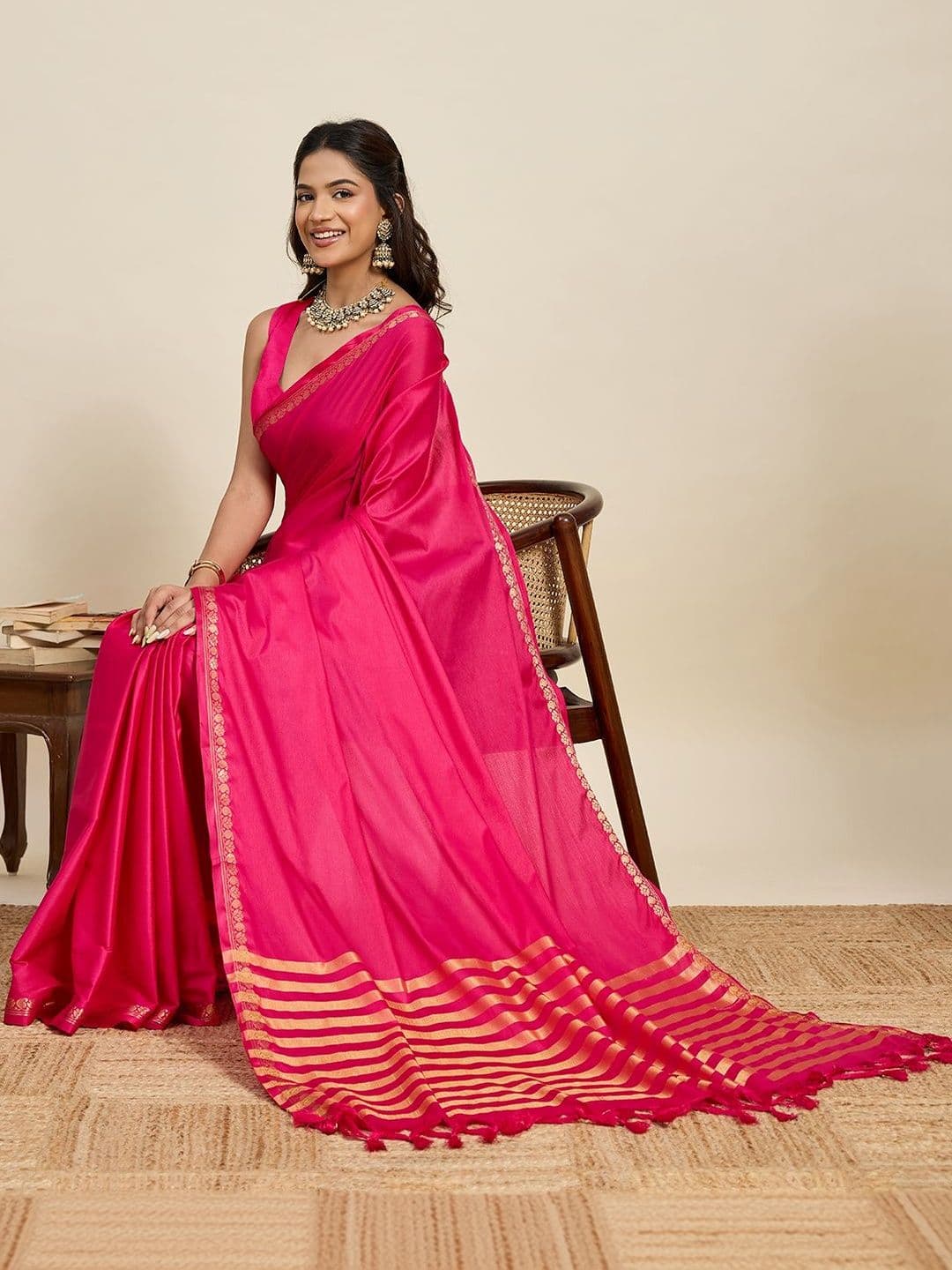 VEDANT VASTRAM Woven Design Zari Art Silk Saree thumbnail 4