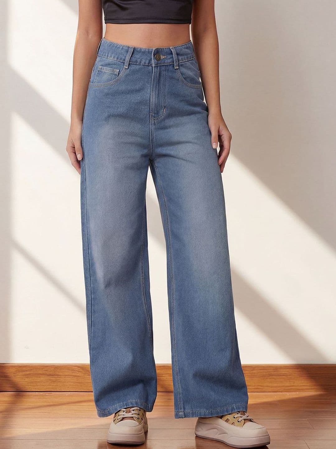 DOLCE CRUDO Women Wide Leg High-Rise Light Fade Jeans thumbnail 3