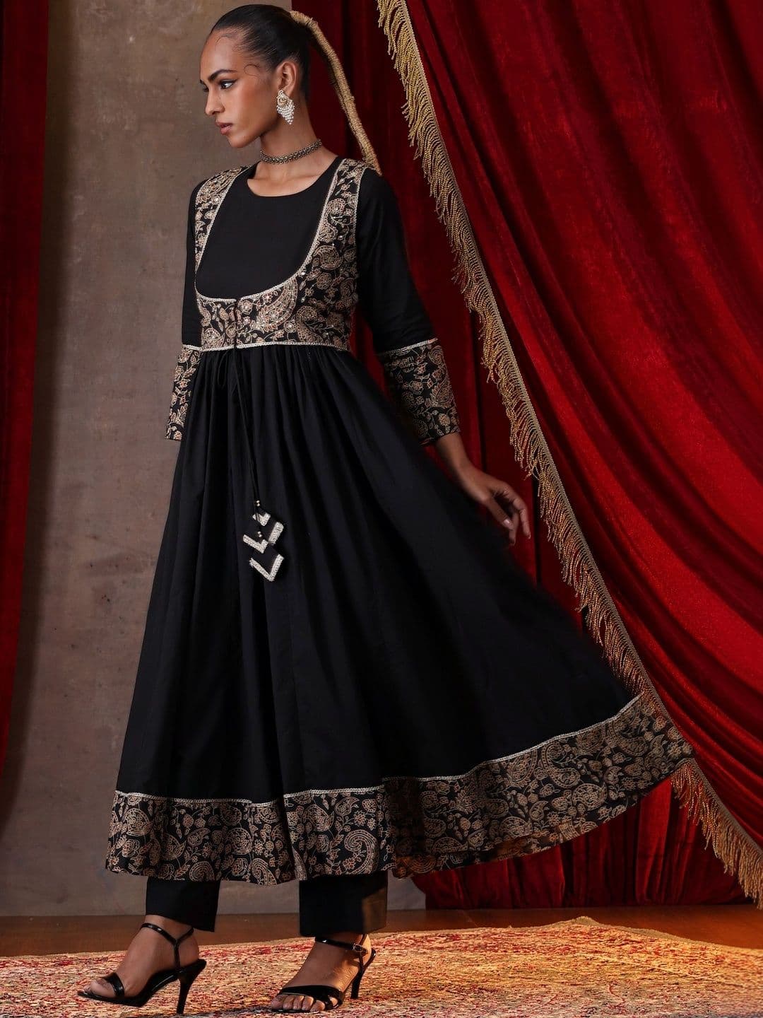 Khushal K Women Ethnic Motifs Embroidered Empire Thread Work Pure Cotton Kurta with Trousers & With Dupatta thumbnail 6
