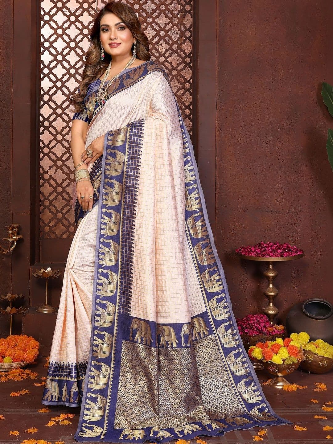 VEDANT VASTRAM Ethnic Motifs Zari Art Silk Handloom Banarasi Saree thumbnail 4