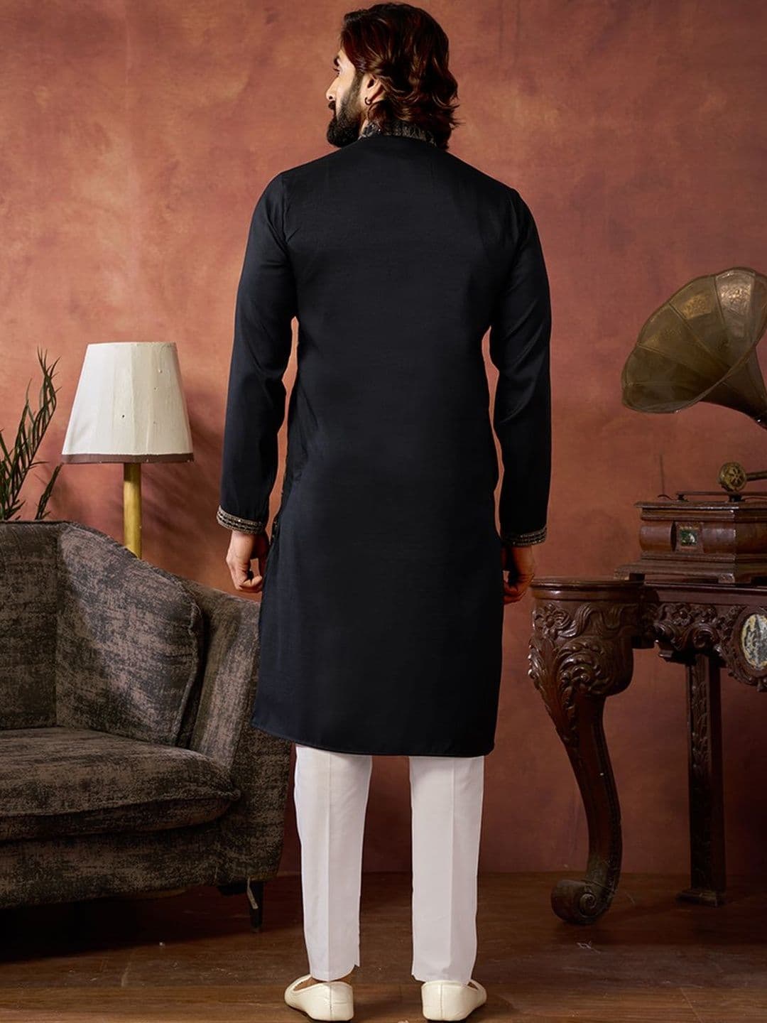 House of Pataudi Embroidered Cotton Mandarin Collar Knee Length Straight Kurtas thumbnail 7
