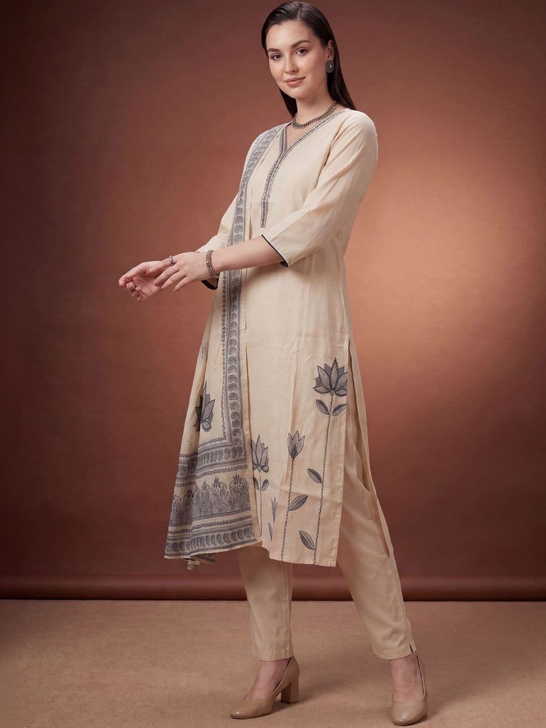 Indo Era Women Ethnic Motifs Embroidered Regular Thread Work Kurta with Trousers & With Dupatta thumbnail 3