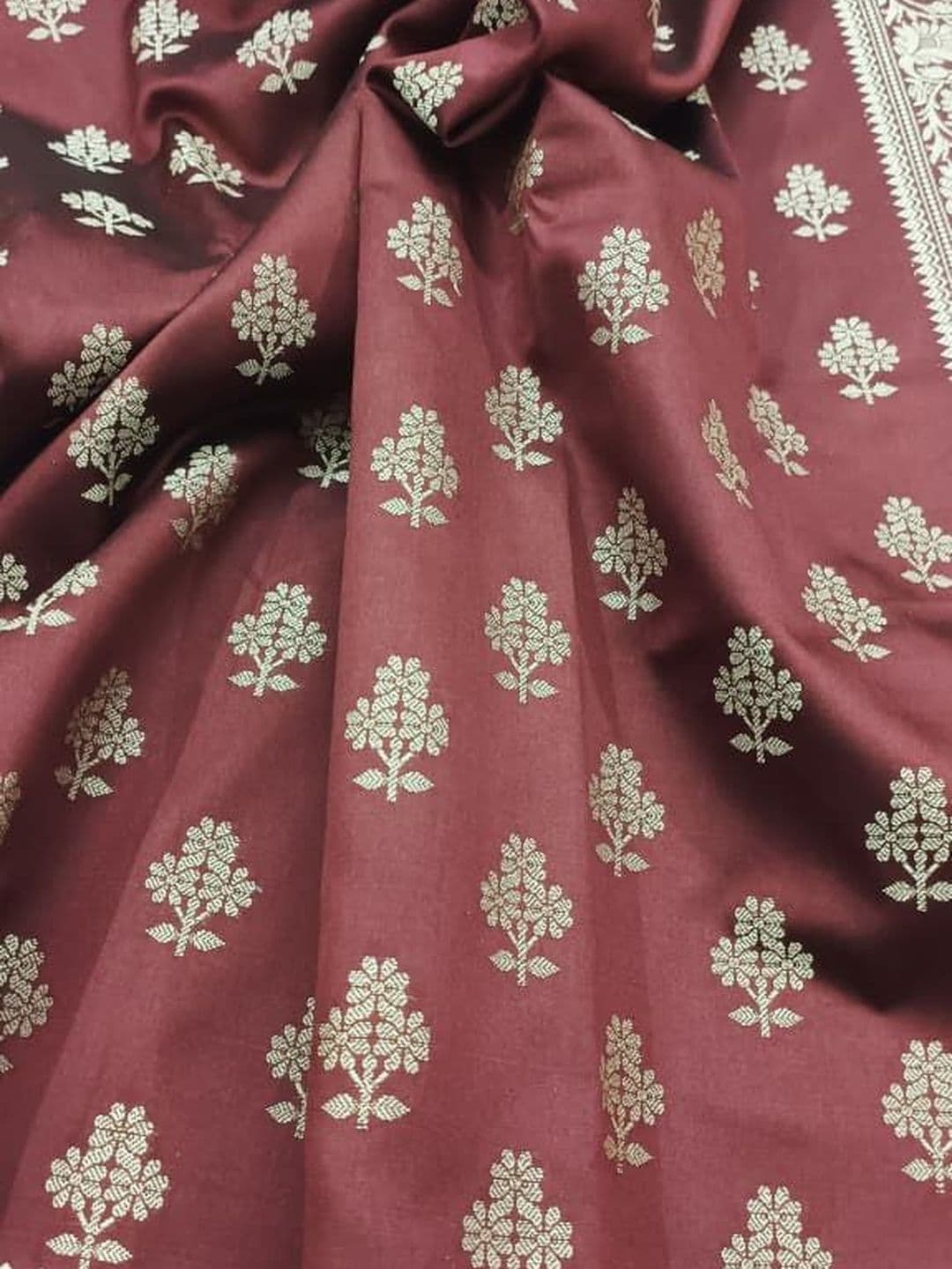 Jatin Fashion Ethnic Motifs Zari Art Silk Heavy Work Banarasi Saree thumbnail 2