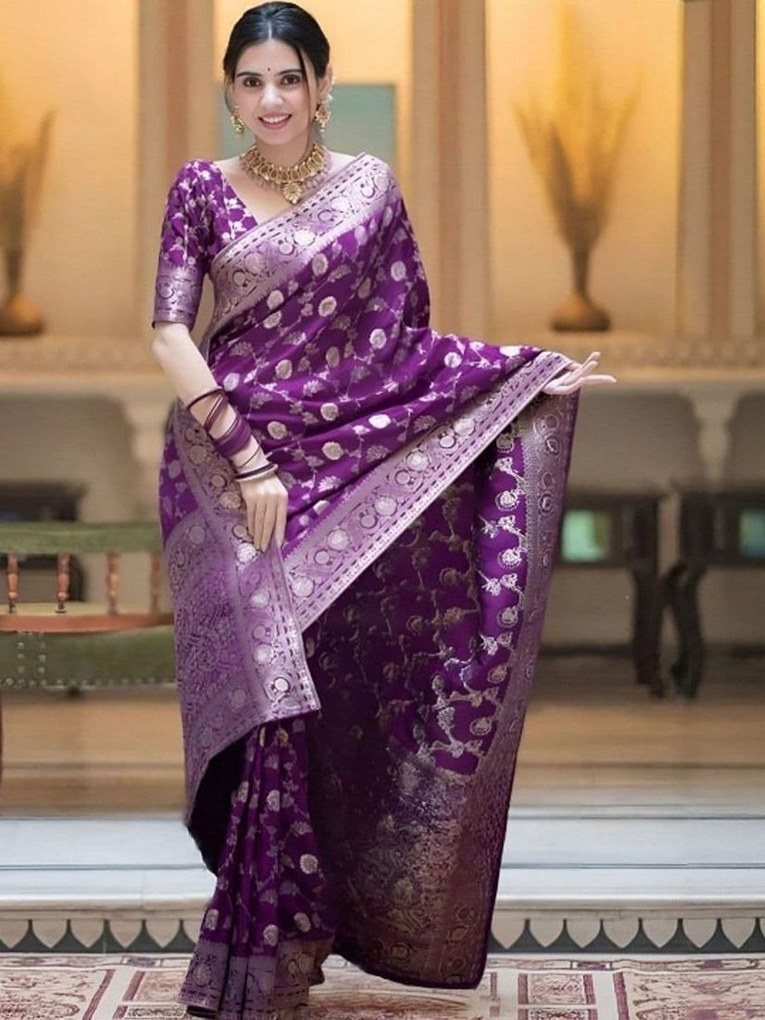 Attigo Woven Design Zari Silk Blend Heavy Work Banarasi Saree thumbnail 4