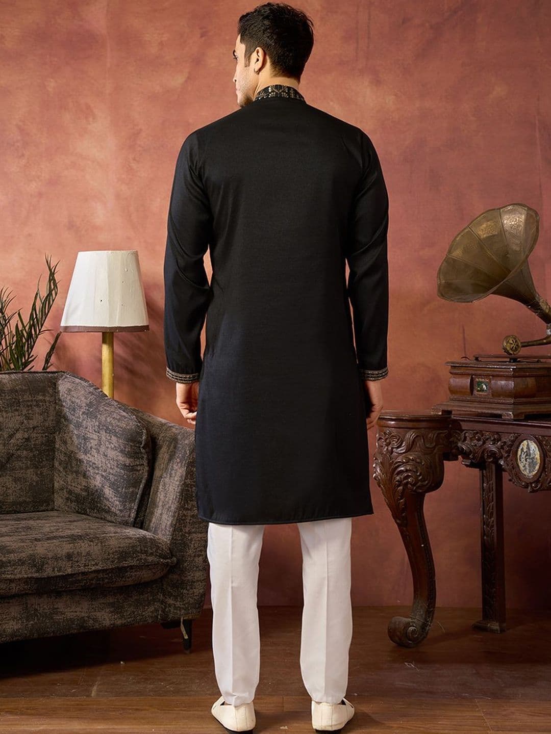 House of Pataudi Embroidered Cotton Mandarin Collar Knee Length Straight Kurta thumbnail 5