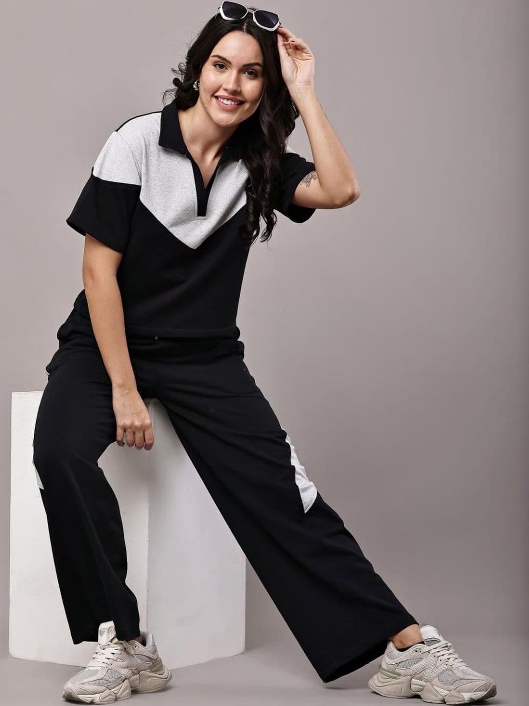 CLOTHINK INDIA Women Colourblocked T-shirt with Trousers thumbnail 4