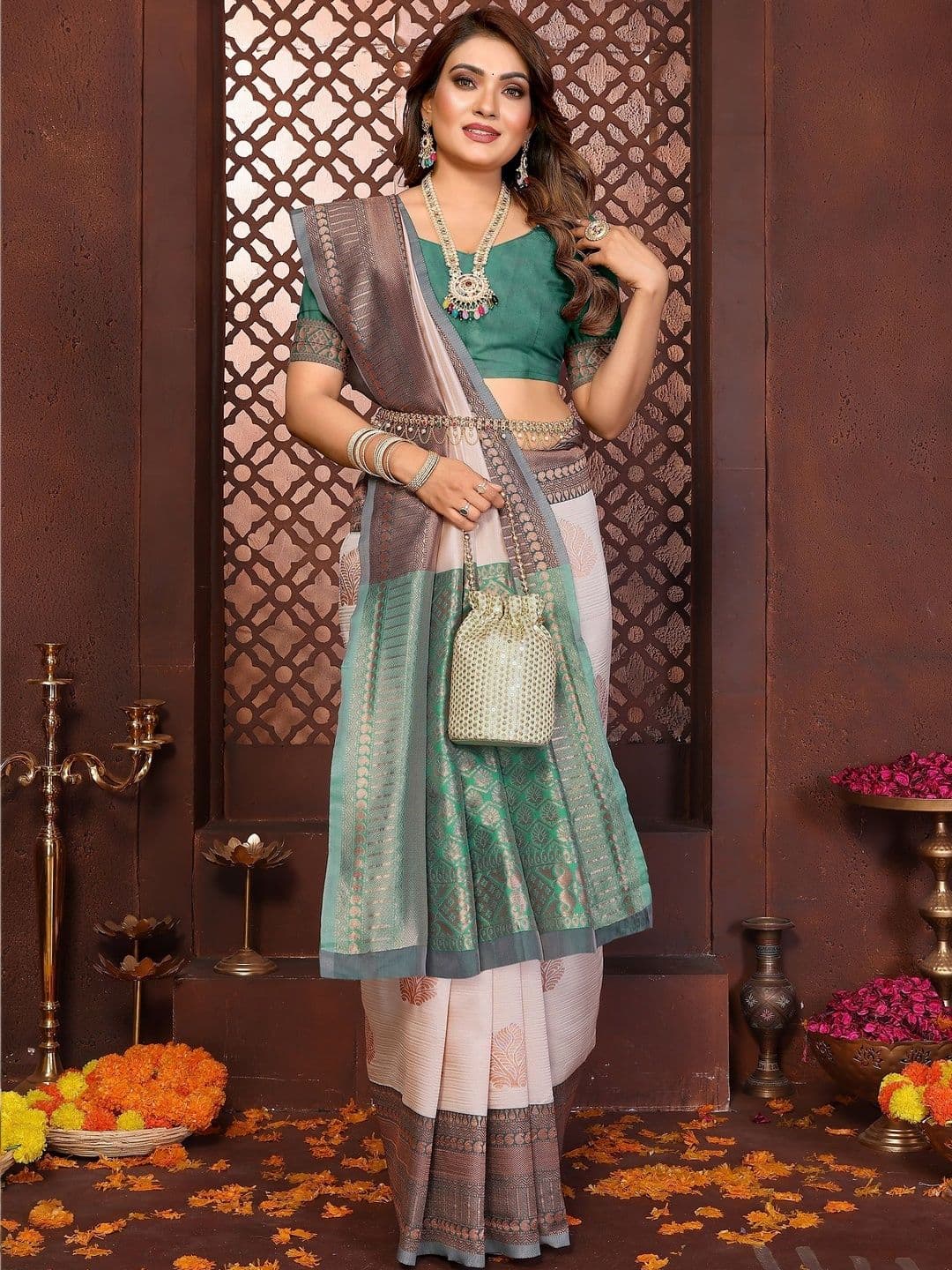 VEDANT VASTRAM Ethnic Motifs Zari Art Silk Handloom Banarasi Saree thumbnail 7