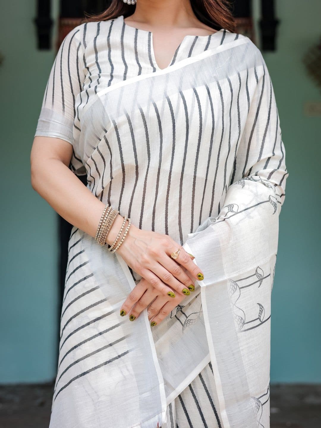 DIVASTRI Ethnic Motifs Linen Blend Handloom Saree thumbnail 3
