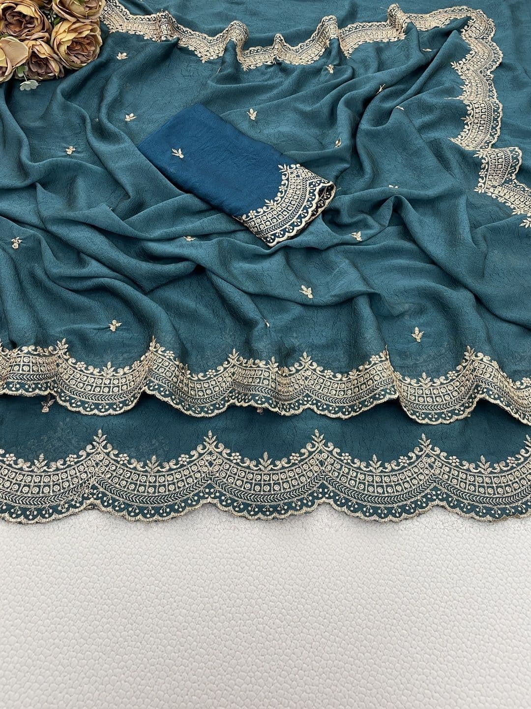 LabelVASTRA Ethnic Motifs Embroidered Poly Georgette Saree thumbnail 5