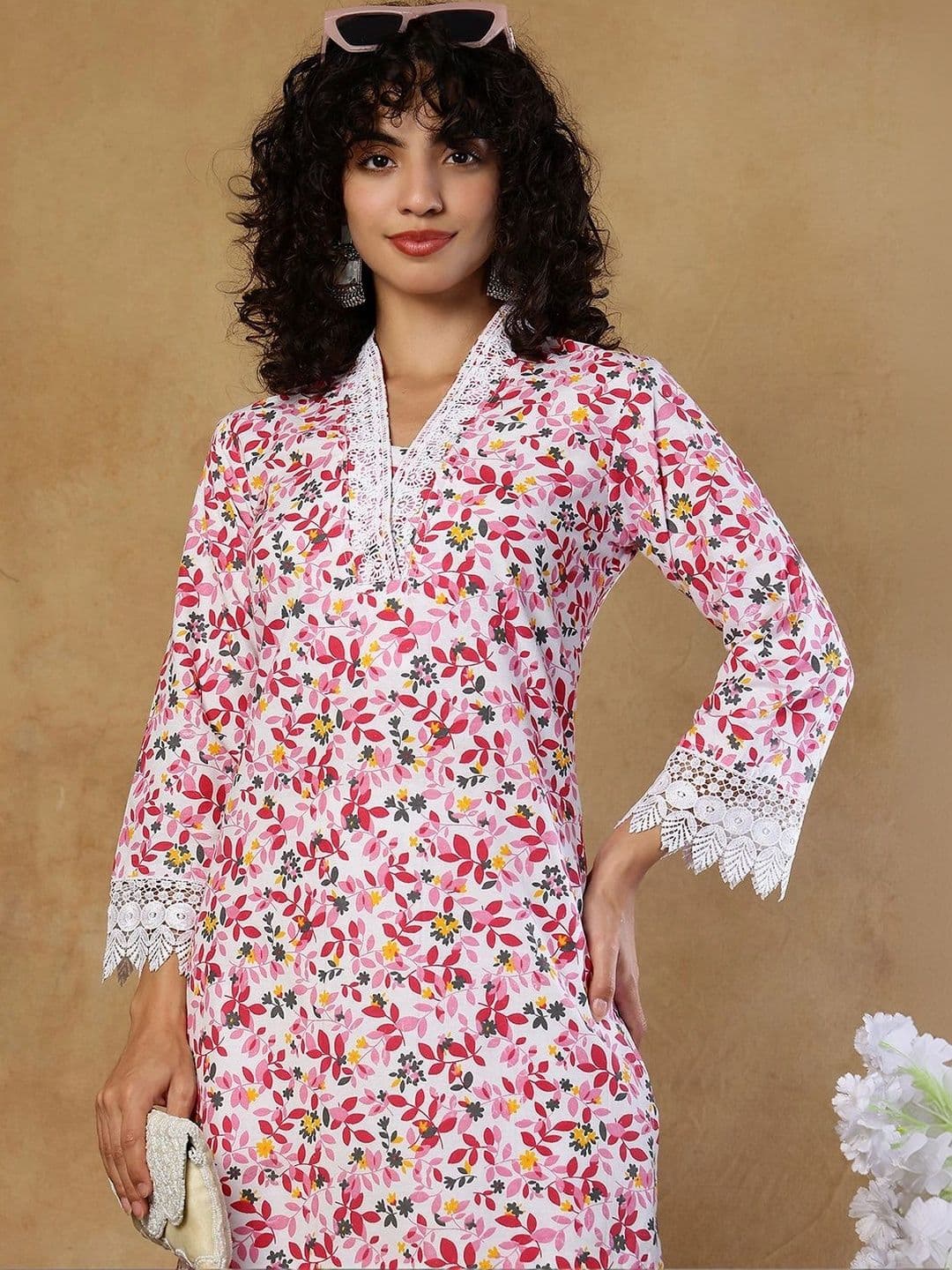 KALINI Women Floral Printed Floral Kurta thumbnail 2