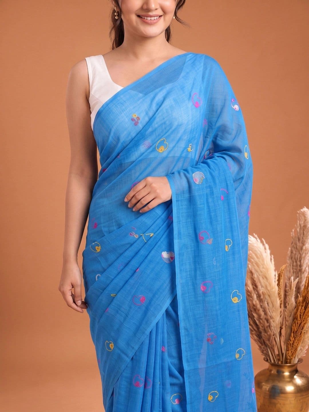Mitera Ethnic Motifs Embroidered Pure Cotton Handloom Saree thumbnail 4