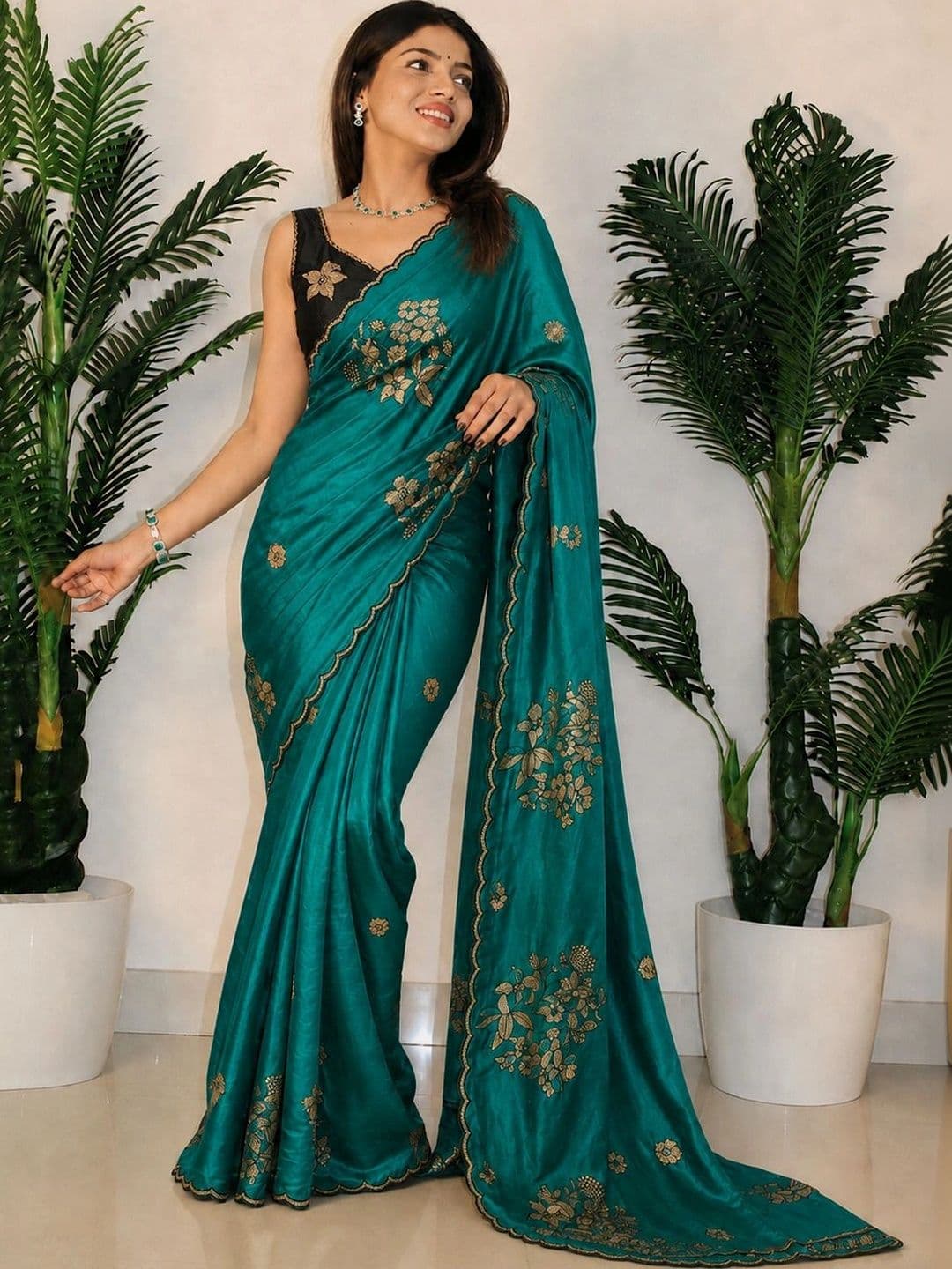 SANJANA  SILK SANJANA SILK Floral Embroidered Silk Blend Saree thumbnail 3