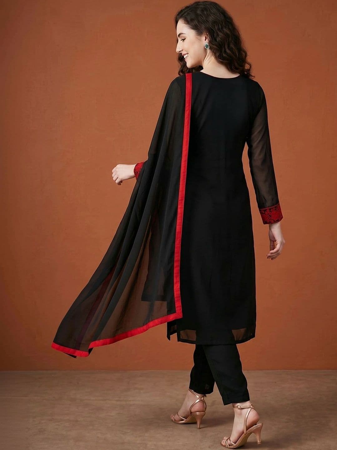 SAINOOR Women Ethnic Motifs Embroidered Regular Thread Work Kurta with Trousers & With Dupatta thumbnail 3