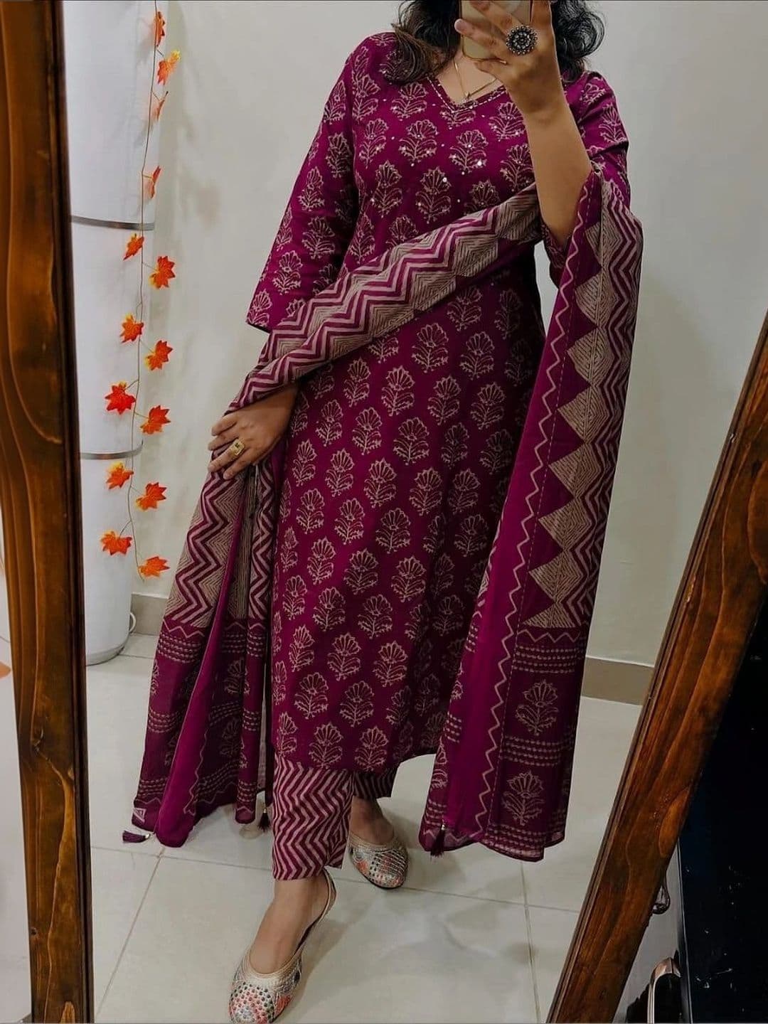 SRF KURTI HUB Women Ethnic Motifs Printed Regular Kurta with Trousers & With Dupatta thumbnail 3