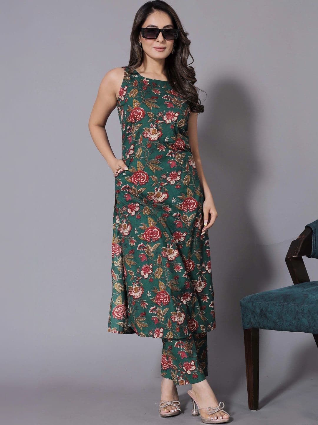 all about you Women Floral Printed Regular Kurta with Trousers thumbnail 3