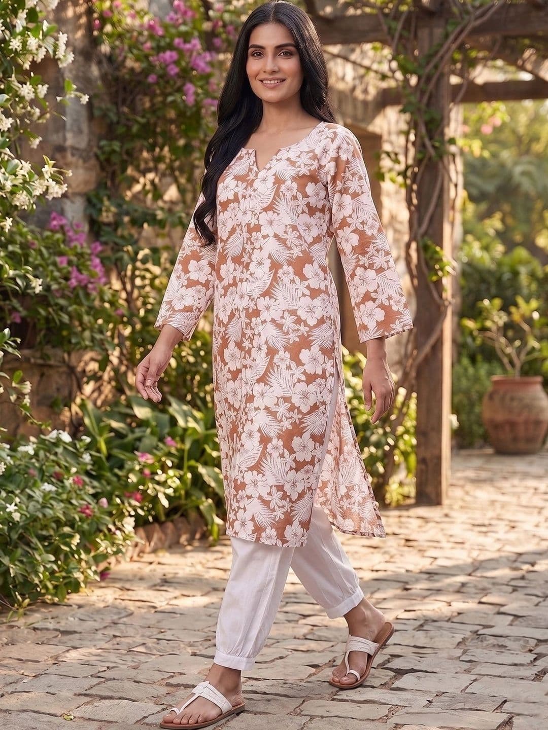 KALINI Women Floral Printed Floral Kurta thumbnail 4
