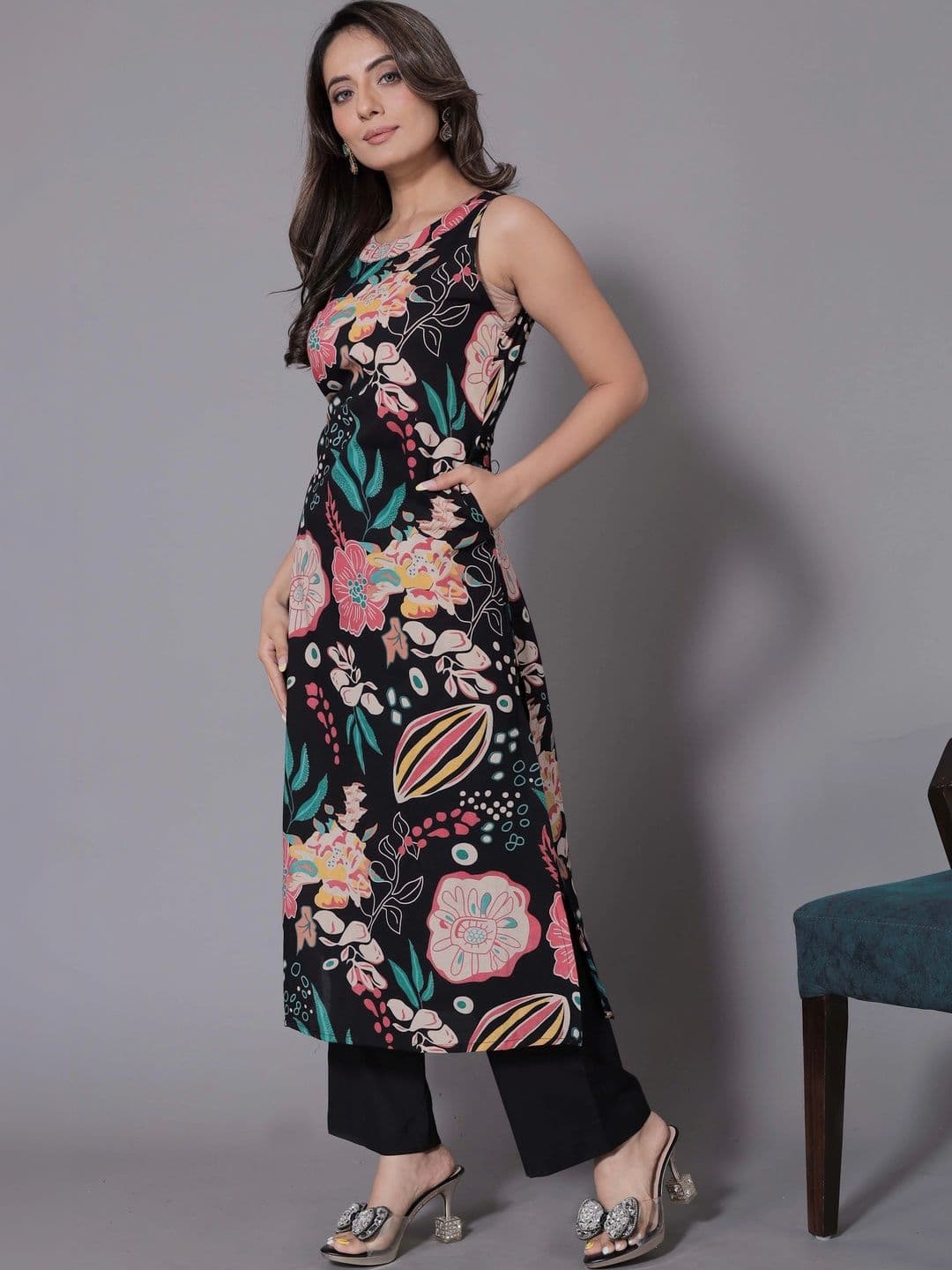 all about you Women Floral Printed Regular Kurta with Palazzos thumbnail 2