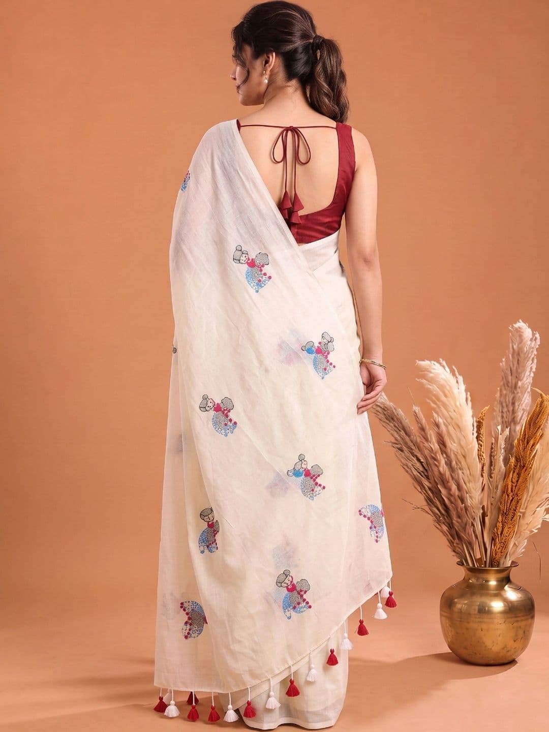 Mitera Ethnic Motifs Embroidered Pure Cotton Saree thumbnail 6