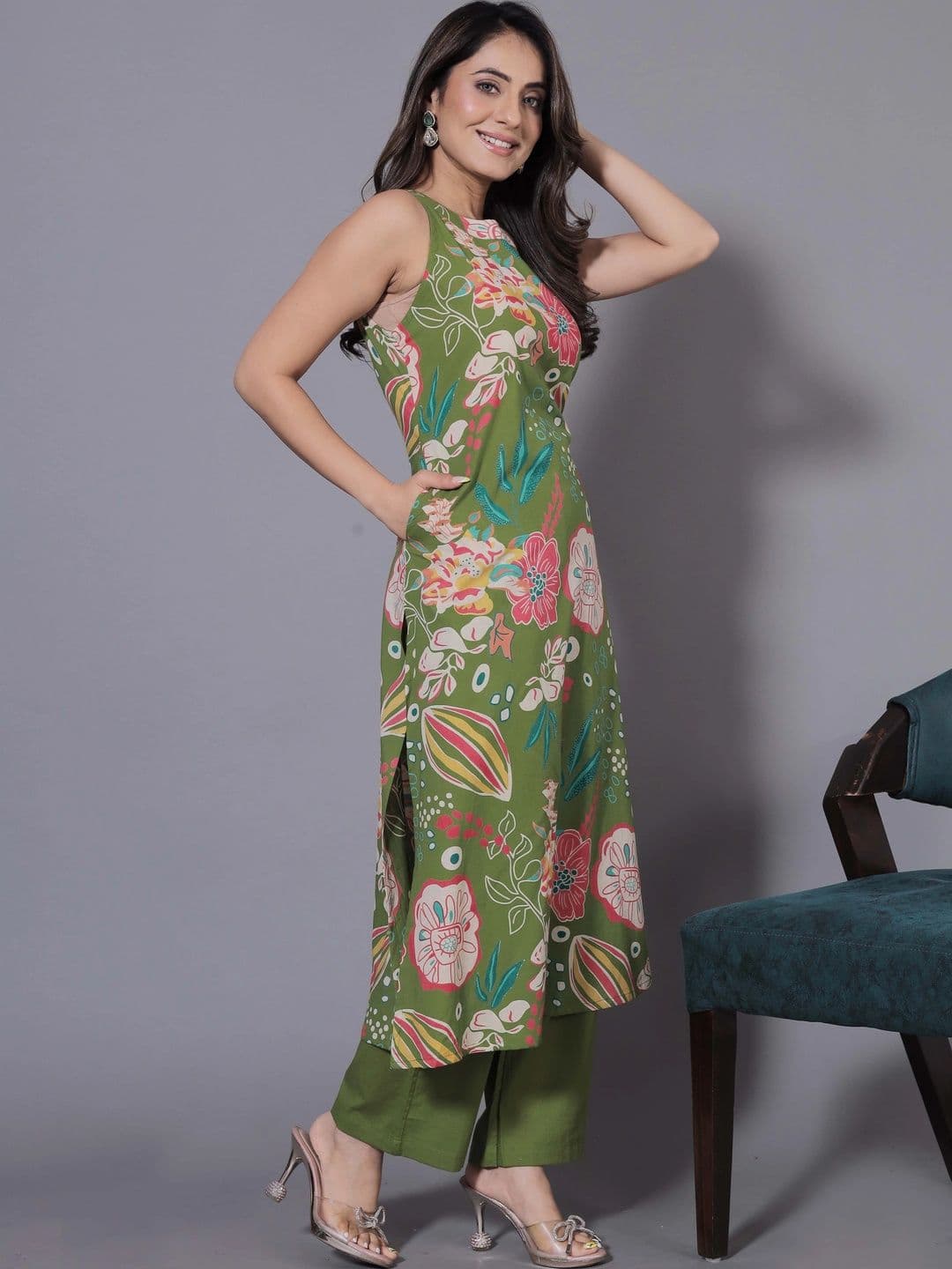 all about you Women Floral Printed Regular Kurta with Palazzos thumbnail 4
