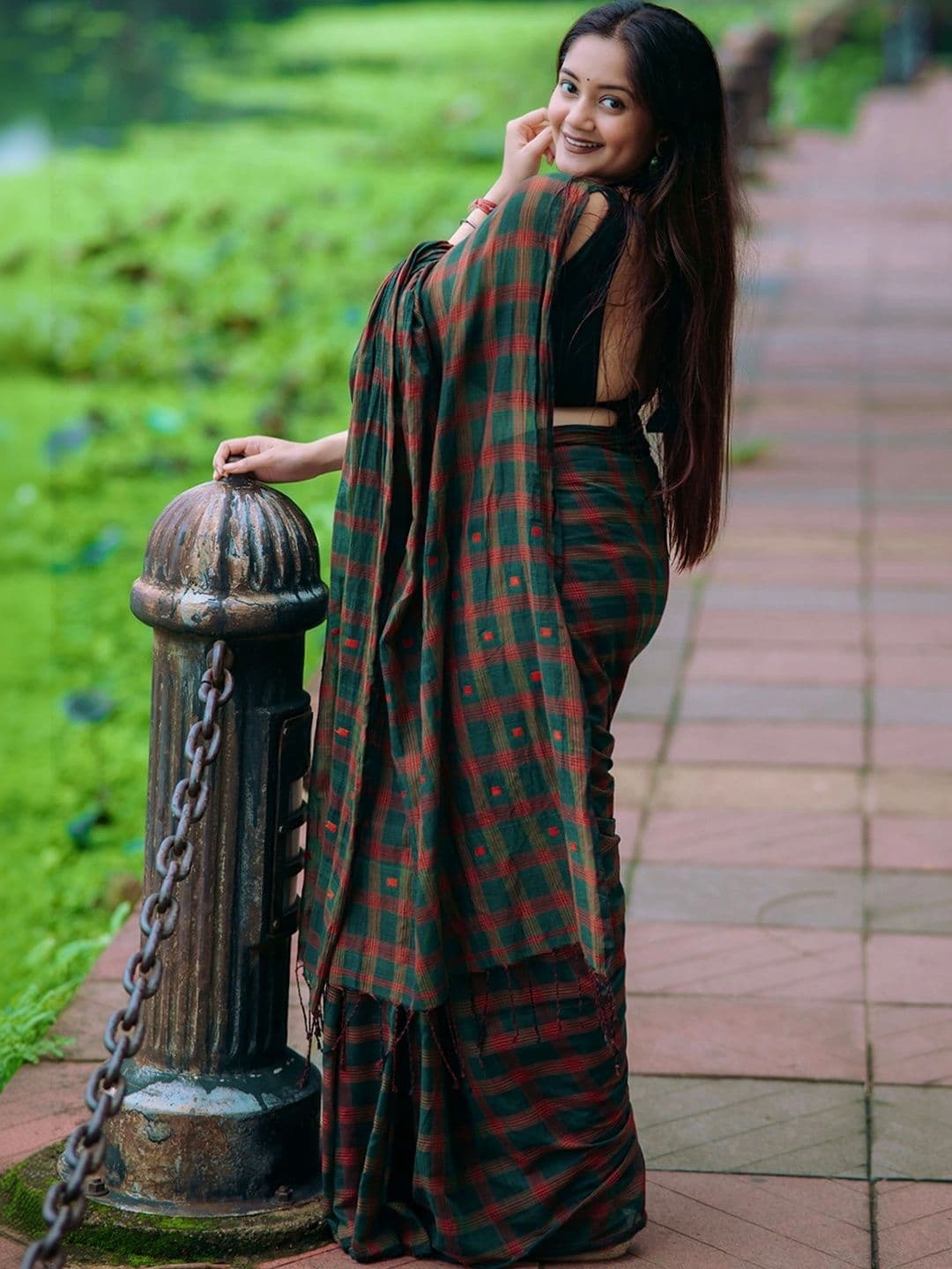 KALINI Checked Pure Cotton Saree thumbnail 4