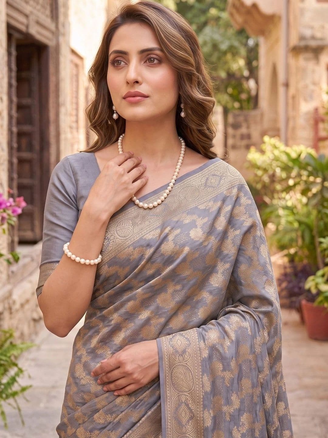 SOURAGYA Woven Design Zari Banarasi Saree thumbnail 3
