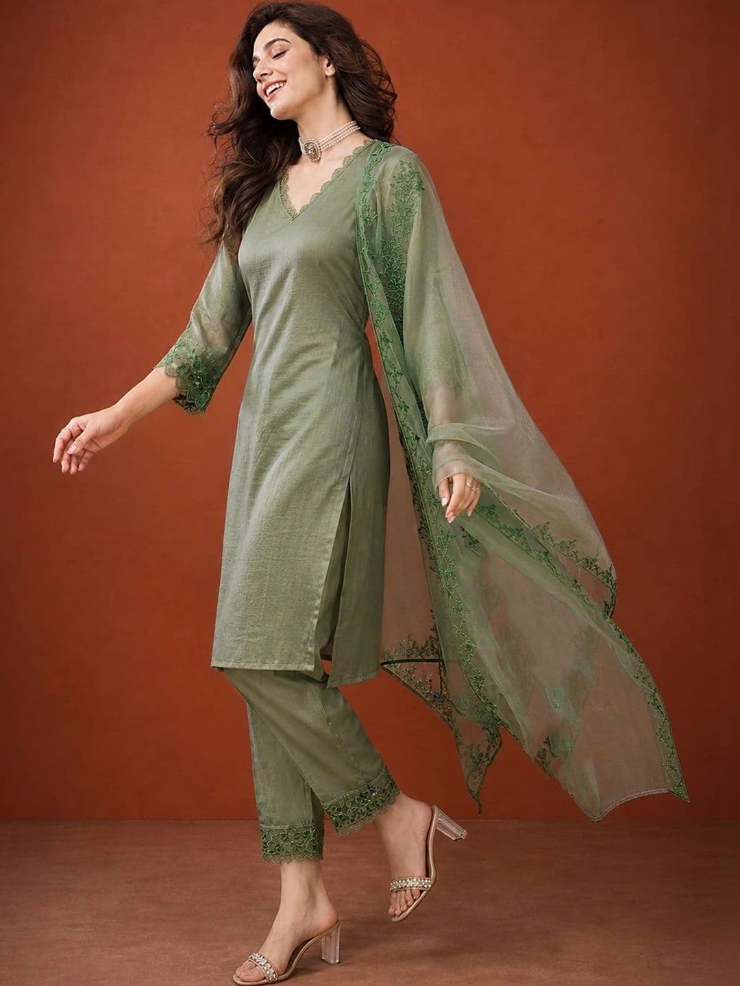 SAINOOR Women Regular Thread Work Kurta Set thumbnail 6