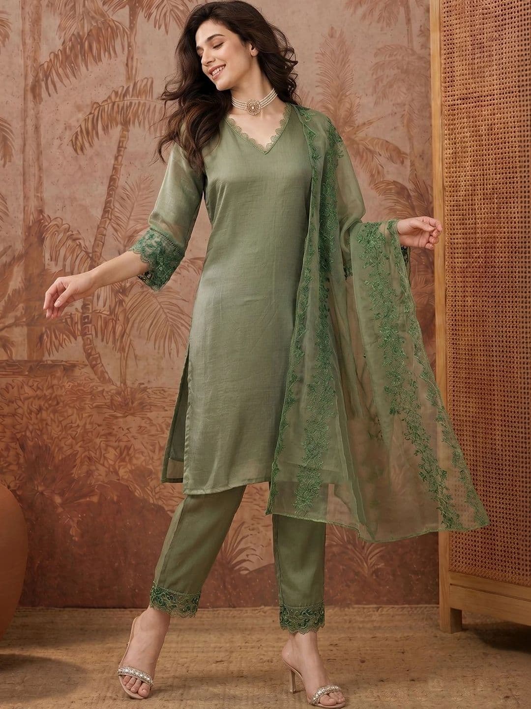 SAINOOR Women Regular Thread Work Kurta Set - view 1