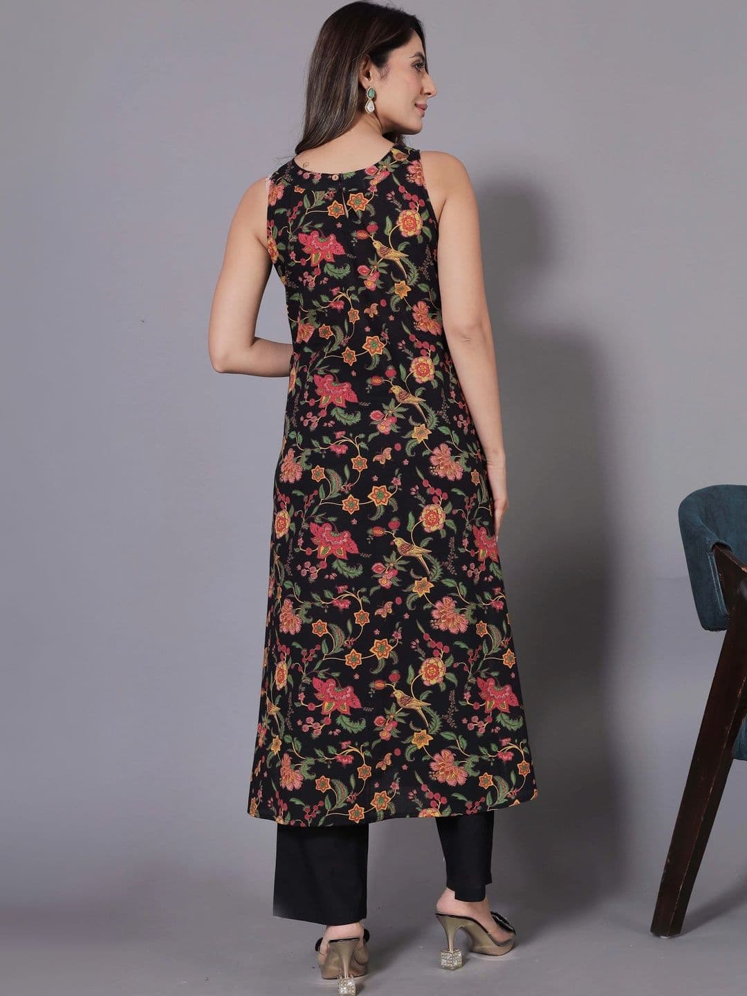 all about you Women Floral Printed Regular Kurta with Trousers thumbnail 3
