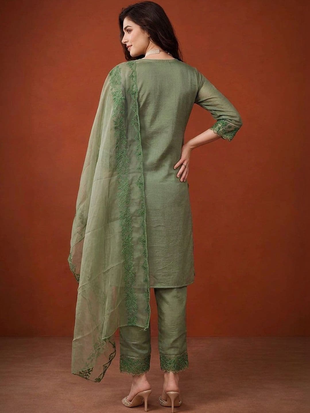 SAINOOR Women Regular Thread Work Kurta Set thumbnail 7