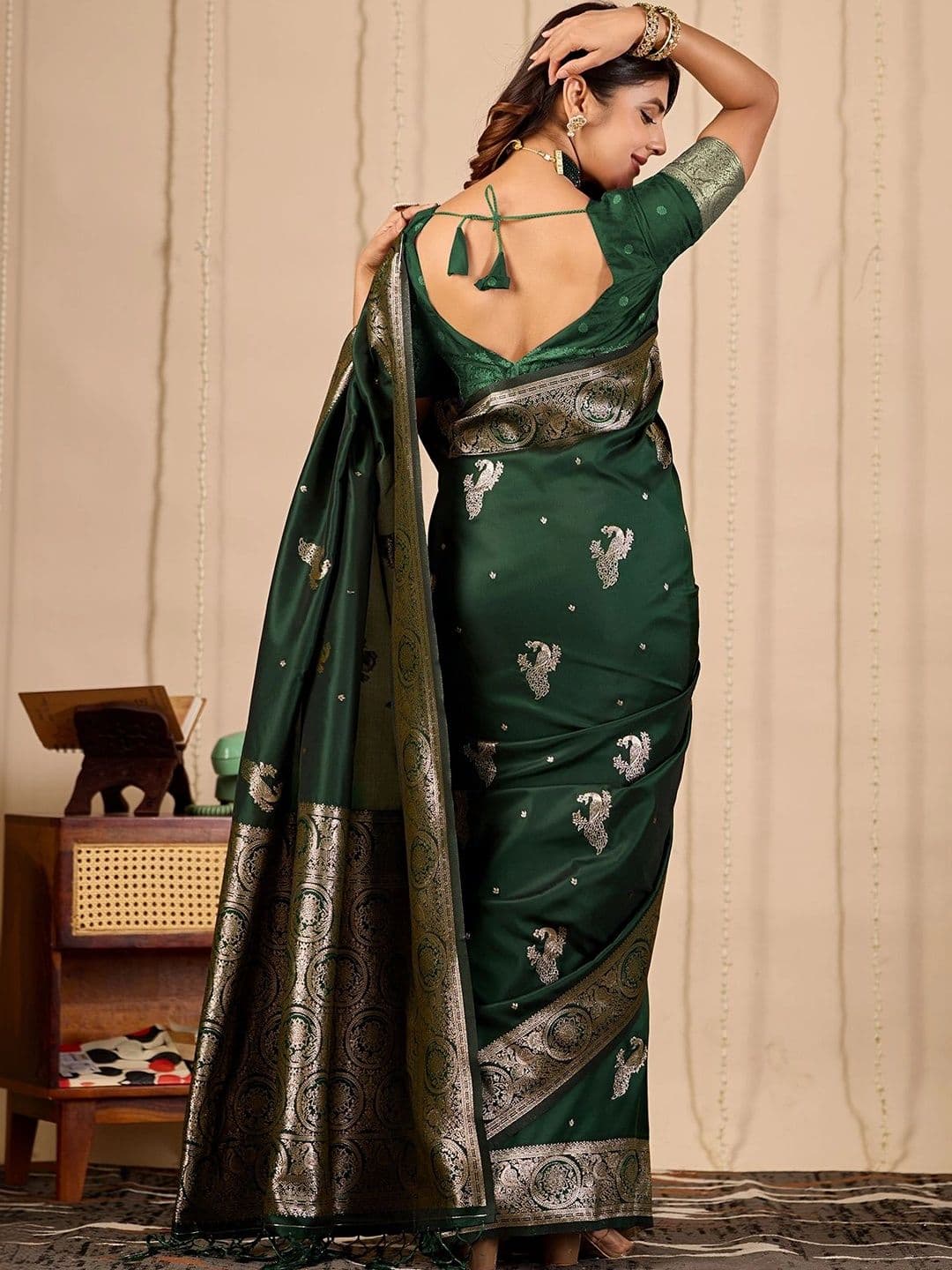 FABRINO Woven Design Zari Banarasi Saree thumbnail 5
