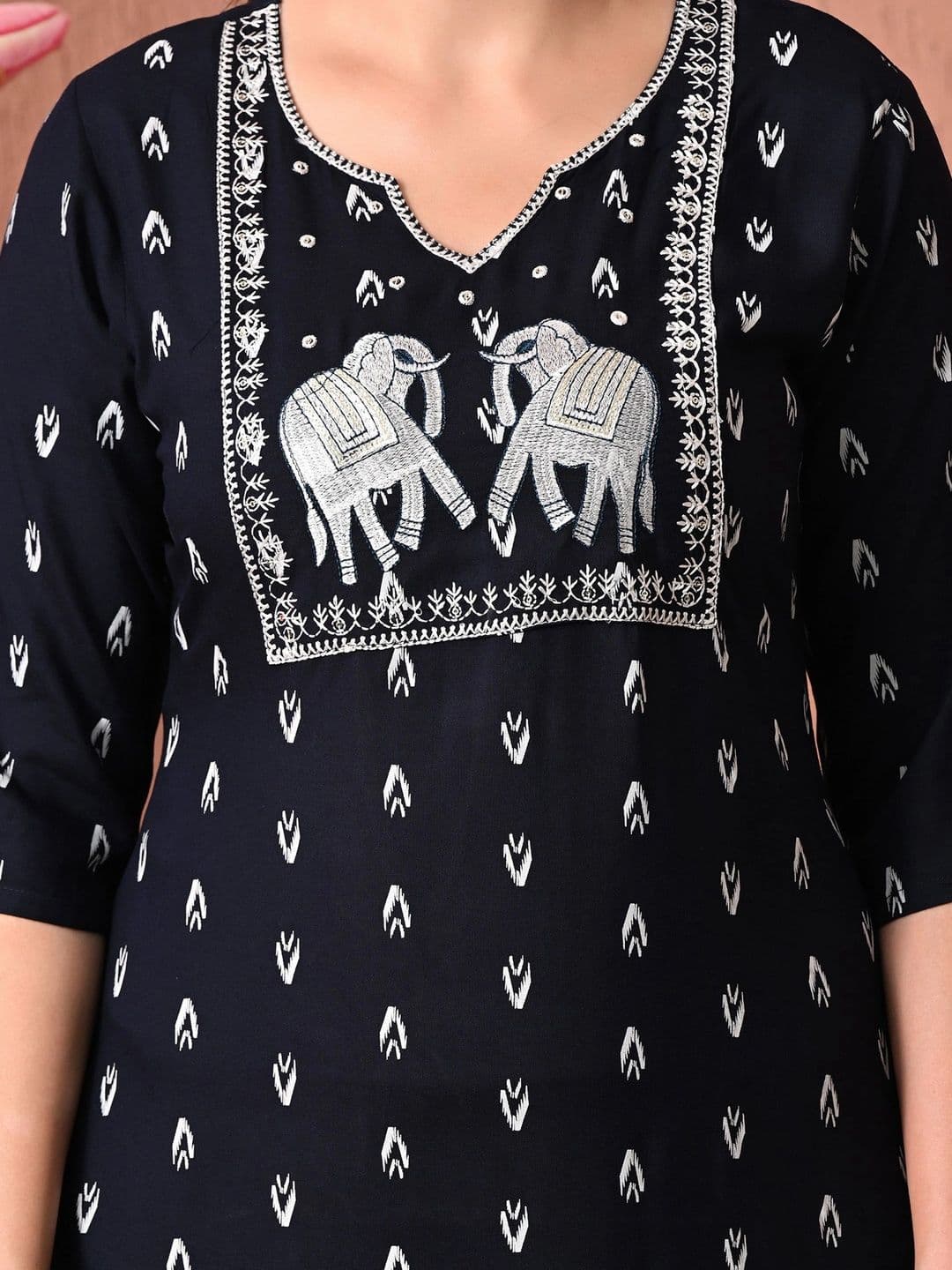 HERE&NOW Women Ethnic Motifs Embroidered Thread Work Kurta thumbnail 2