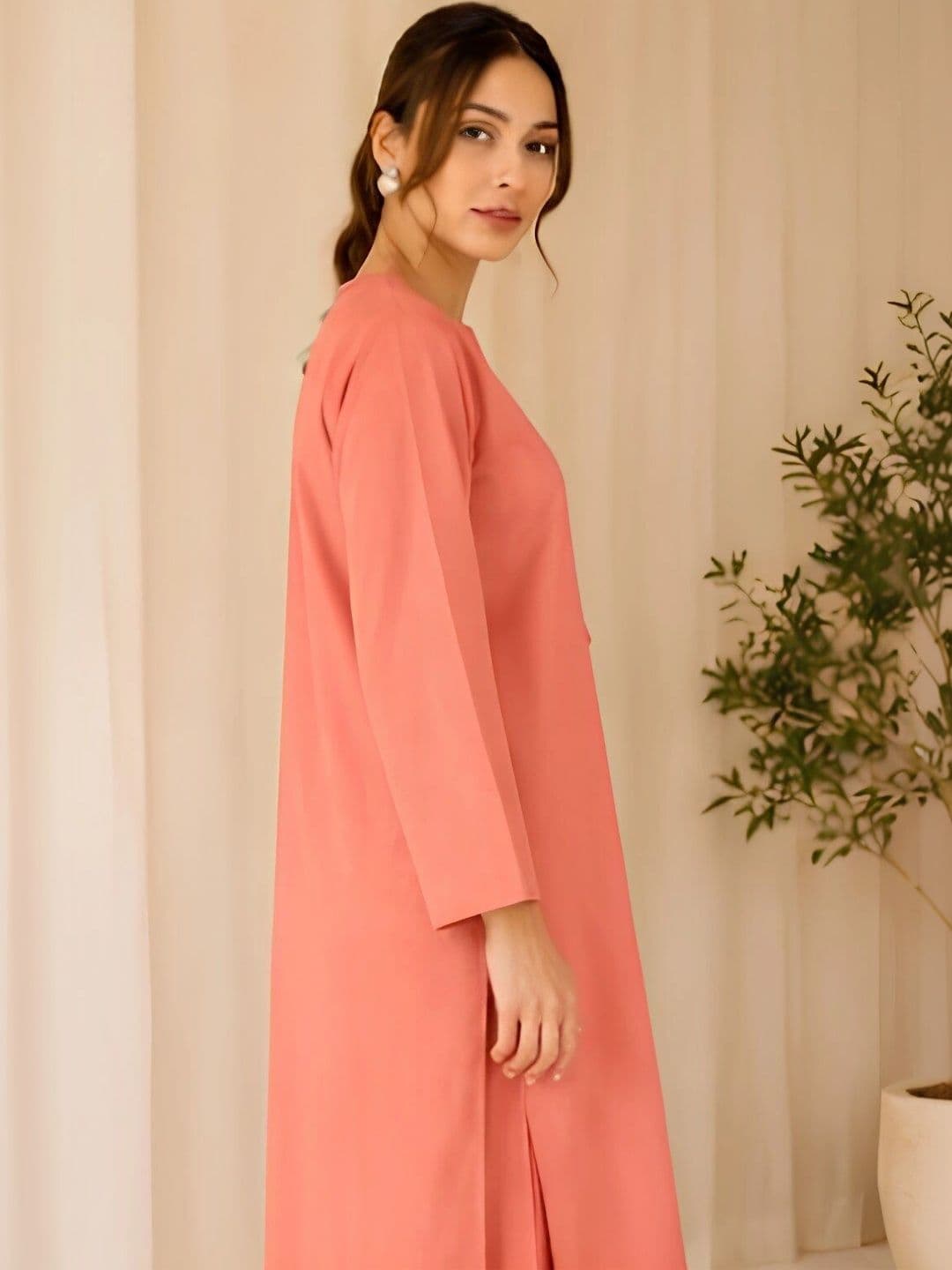 RAJAM Women Regular Kurta with Trousers thumbnail 4