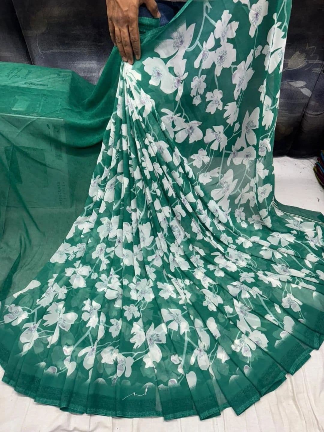 PRANU TRENDS Poly Chiffon Saree thumbnail 2