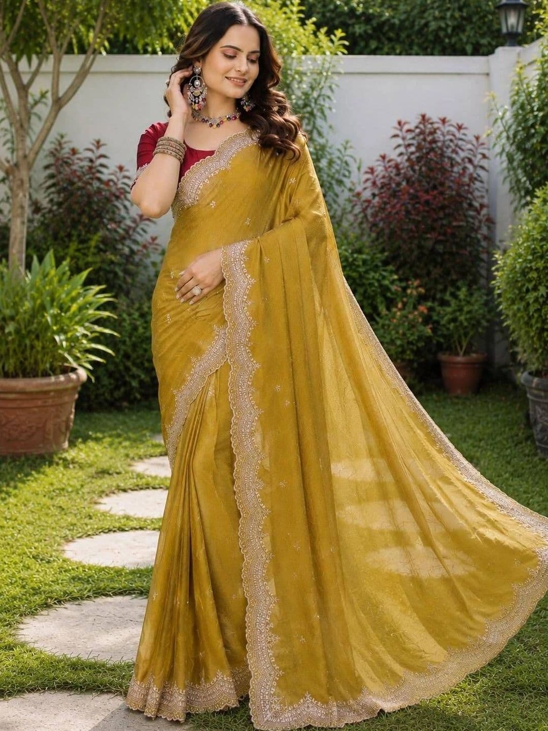 LabelVASTRA Ethnic Motifs Embroidered Poly Georgette Saree thumbnail 2