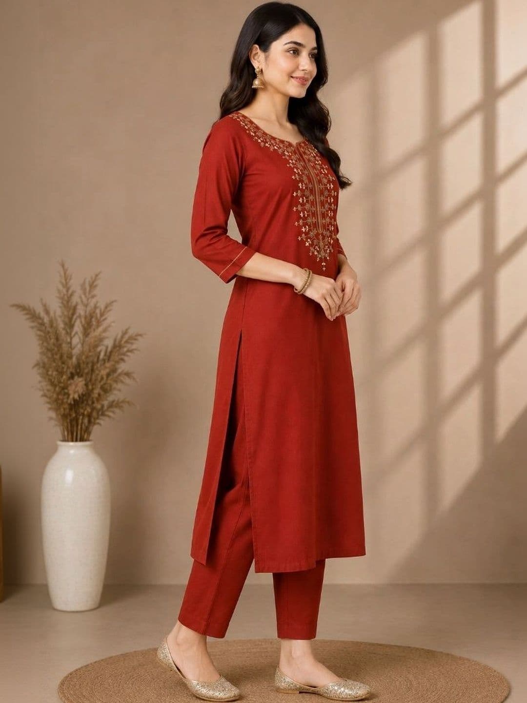 SAVYO Women Ethnic Motifs Embroidered Regular Thread Work Kurta with Trousers thumbnail 3