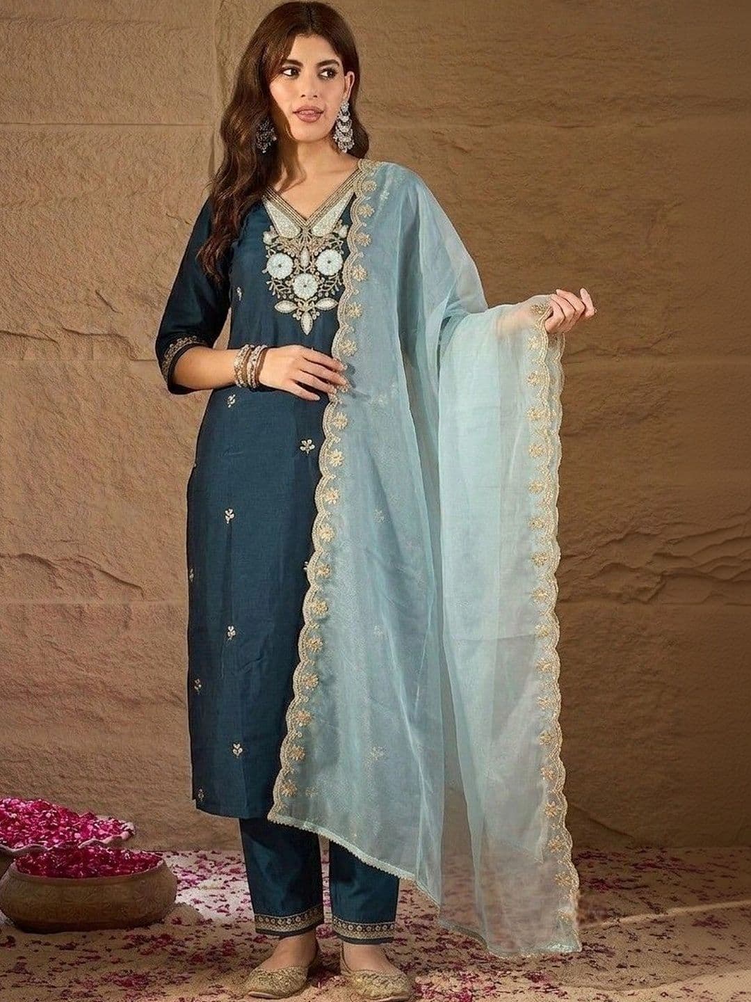 House of Pataudi Women Ethnic Motifs Embroidered Regular Thread Work Kurta with Trousers & With Dupatta - view 1