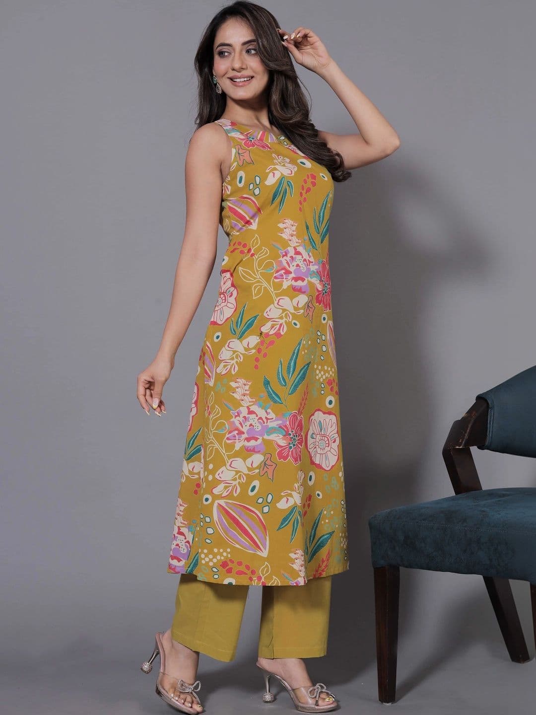 all about you Women Floral Printed Regular Kurta with Trousers thumbnail 6