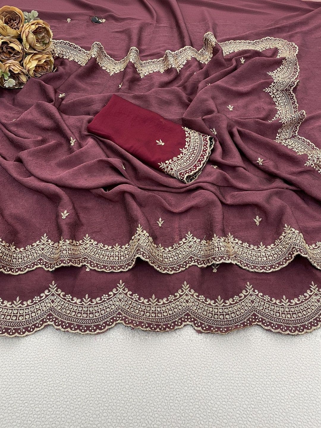 LabelVASTRA Ethnic Motifs Embroidered Poly Georgette Saree thumbnail 3