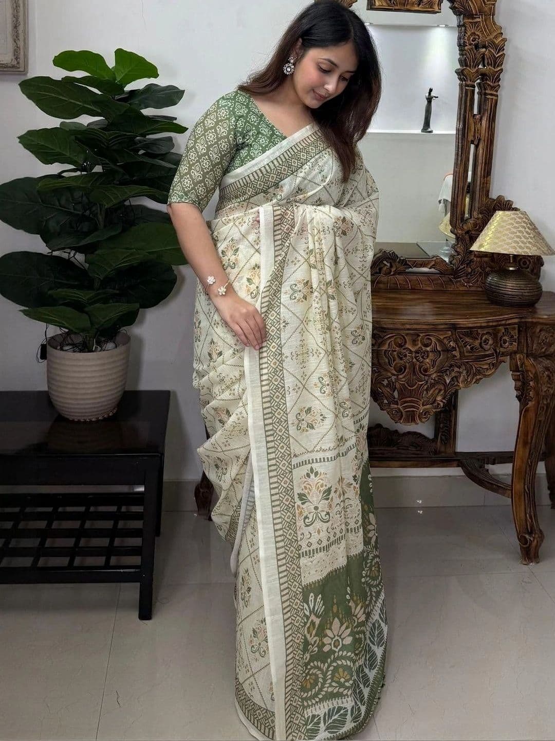 Swaraas Pure Linen Saree thumbnail 7