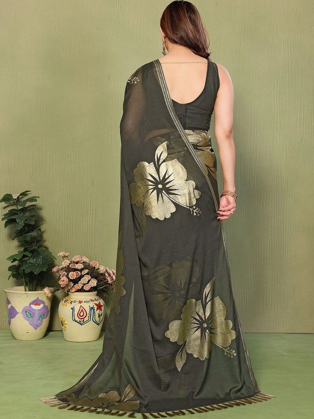 Urban Pallu Floral Pure Georgette Designer Saree thumbnail 3