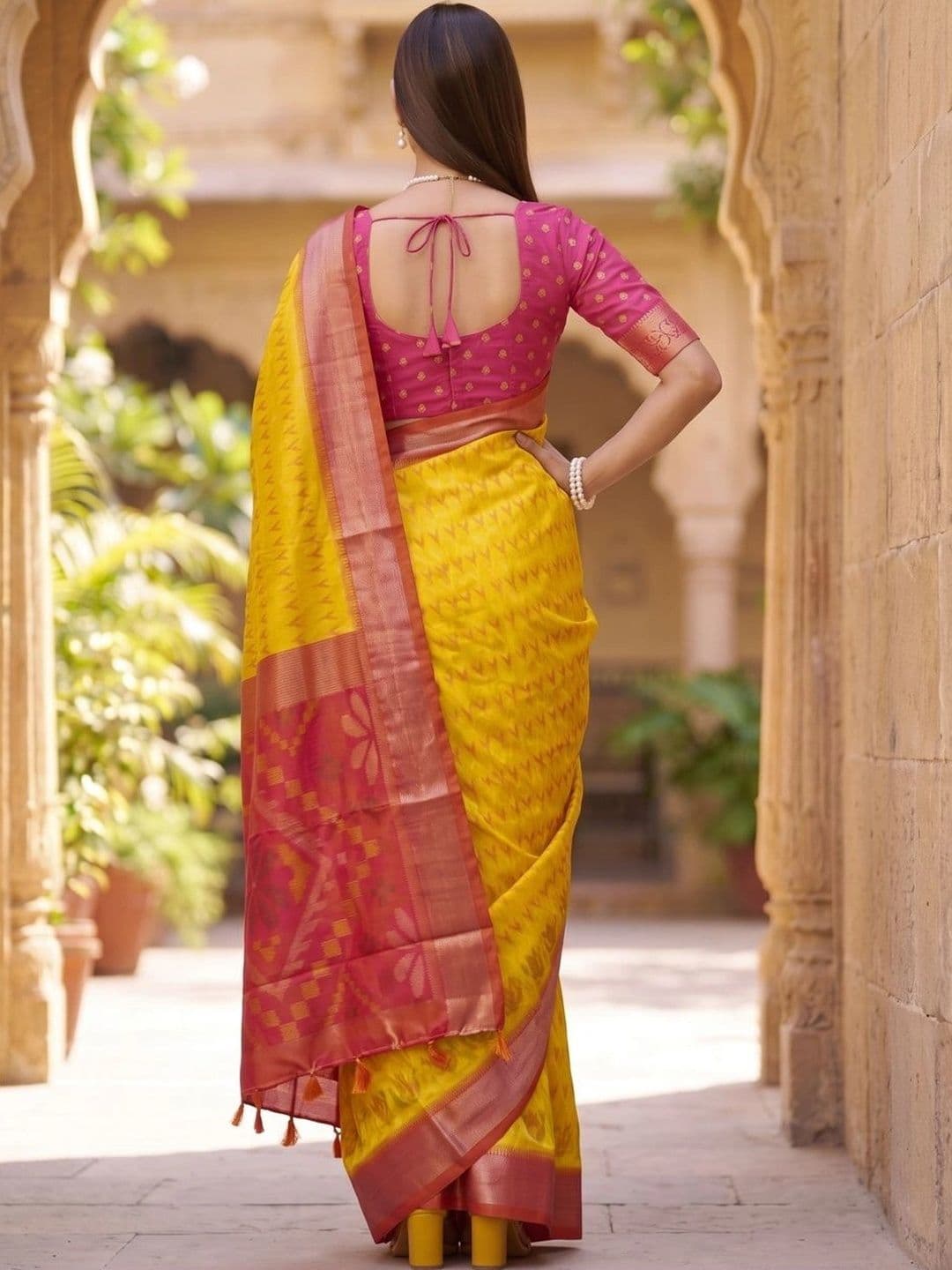 SOURAGYA Zari Silk Blend Banarasi Saree thumbnail 5