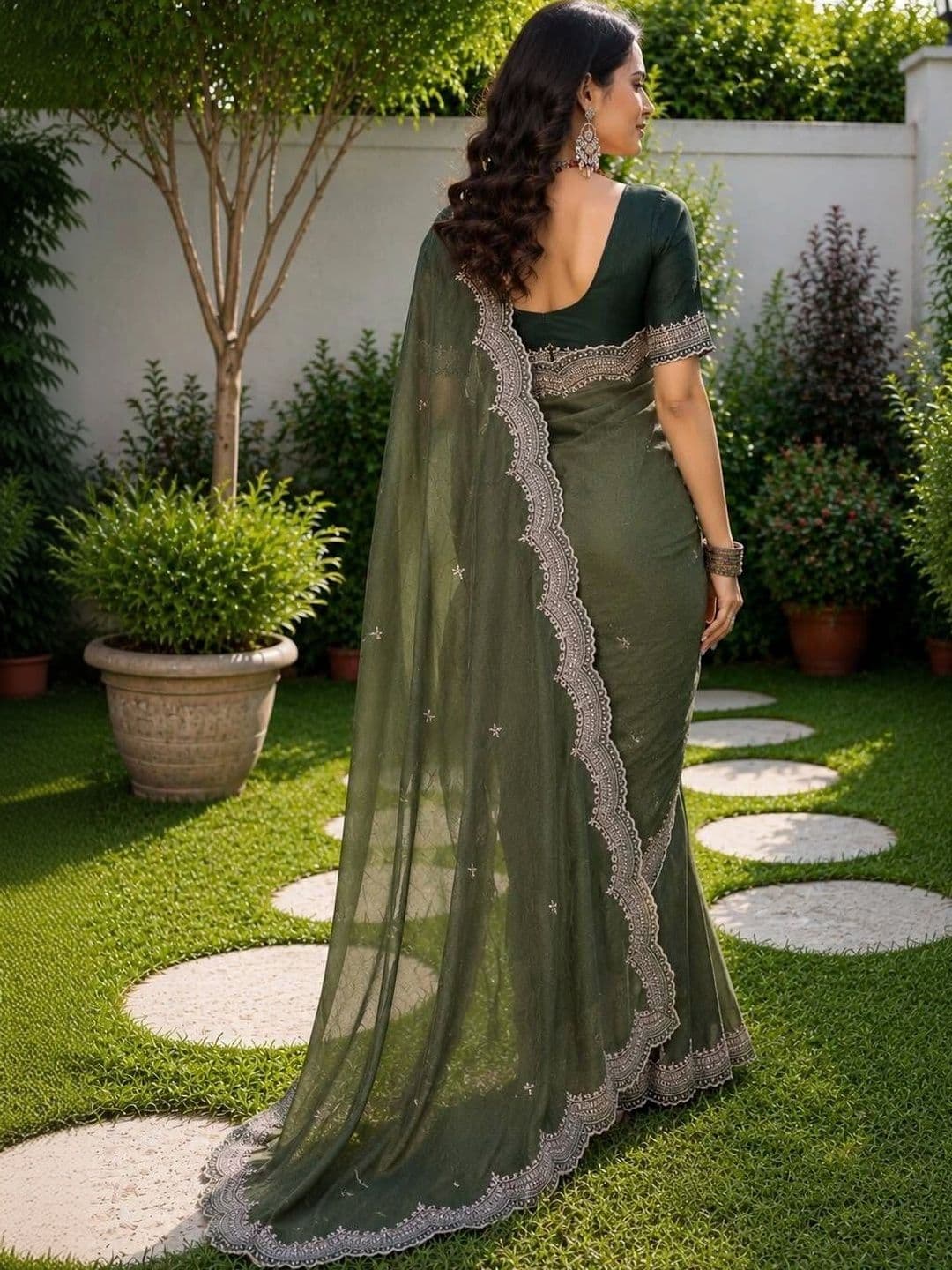 LabelVASTRA Ethnic Motifs Embroidered Poly Georgette Saree thumbnail 4