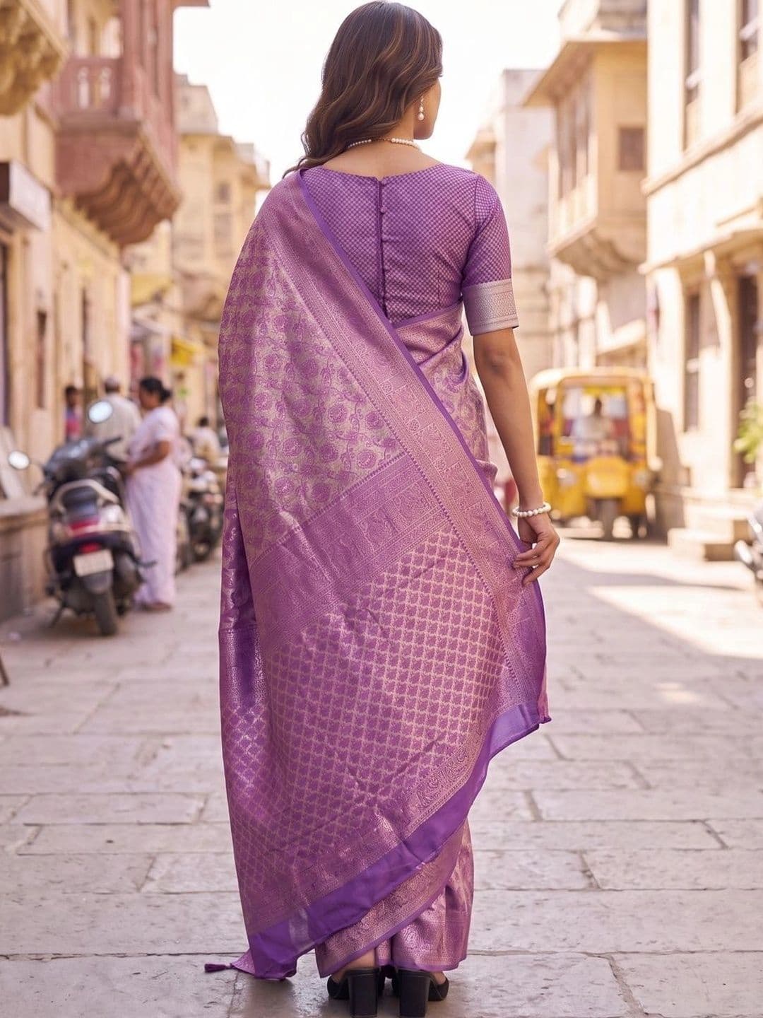 SOURAGYA Woven Design Zari Silk Blend Banarasi Saree thumbnail 3